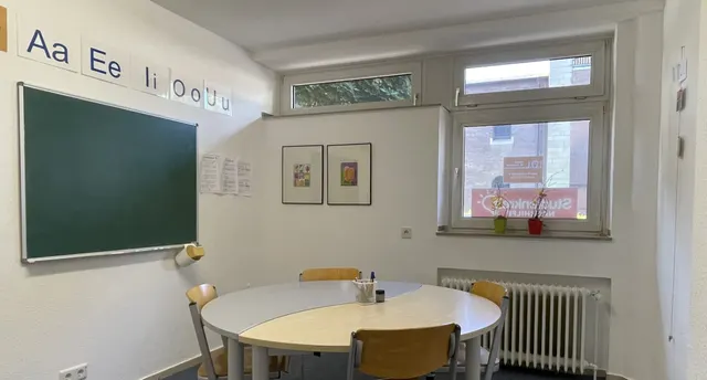 Lernraum mit Tafel im I.D.L. Dorsten