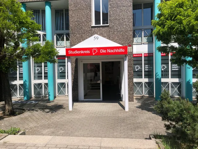 Eingang zum I.D.L. Oberursel in der Feldbergstraße 59