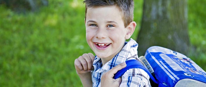 Einschulung-Kind-mit-Schulranzen
