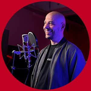 Rapper Danny Fresh vor dem Mikro