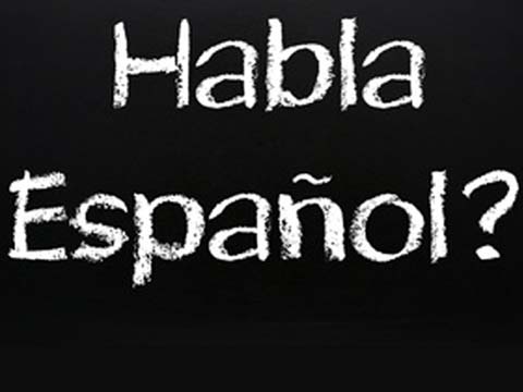 Tafel mit spanischem Schriftzug - habla español