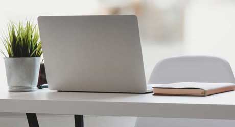 Laptop auf Tisch – Studienkreis Blog