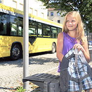 Der Schulweg: mit Bus und Rad zur Schule