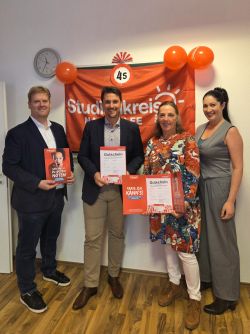 Studienkreis Nachhilfe Troisdorf spendet Nachhilfegutscheine zum 45-jährigen Jubiläum