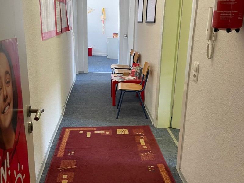 Flur mit Wartebereich
