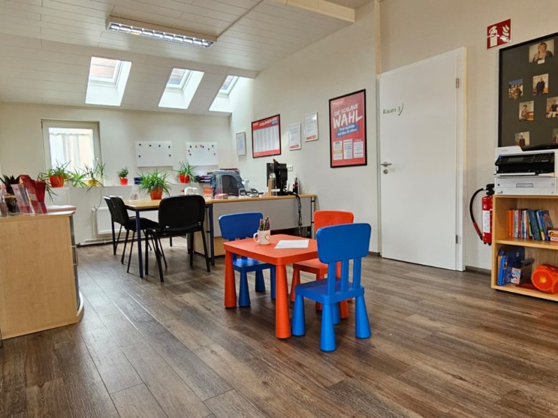 Eingang/ Büro