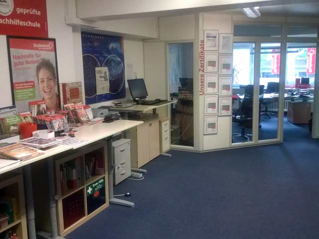 Flur mit Büro