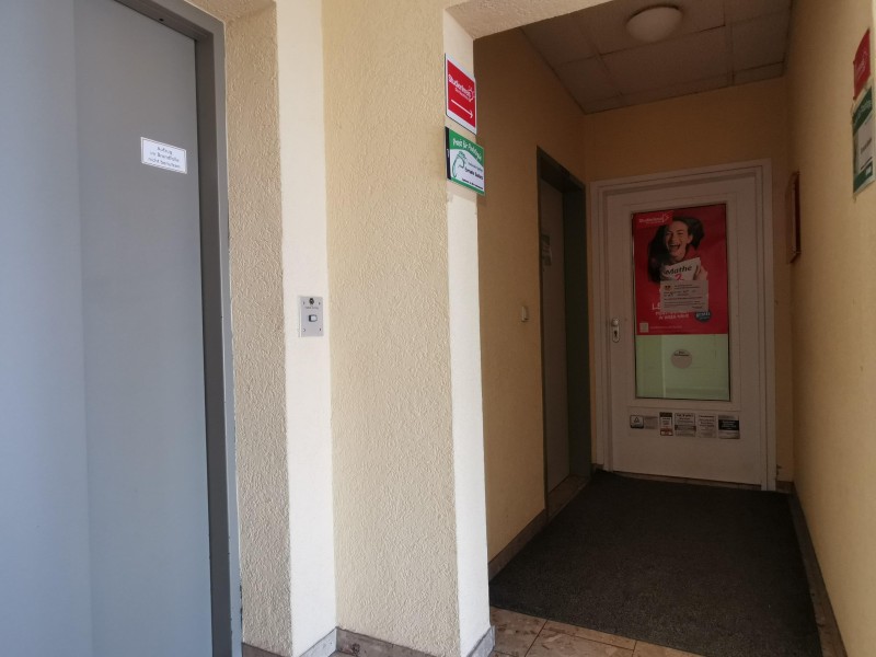 Aufzug und Eingang zum Studienkreis