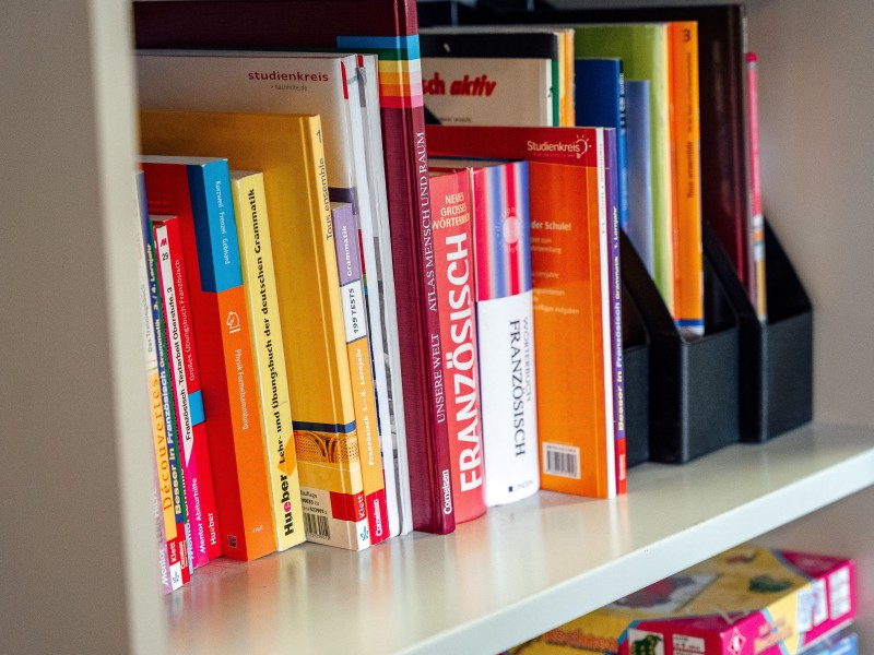 Unterrichtsraum Bücherregal