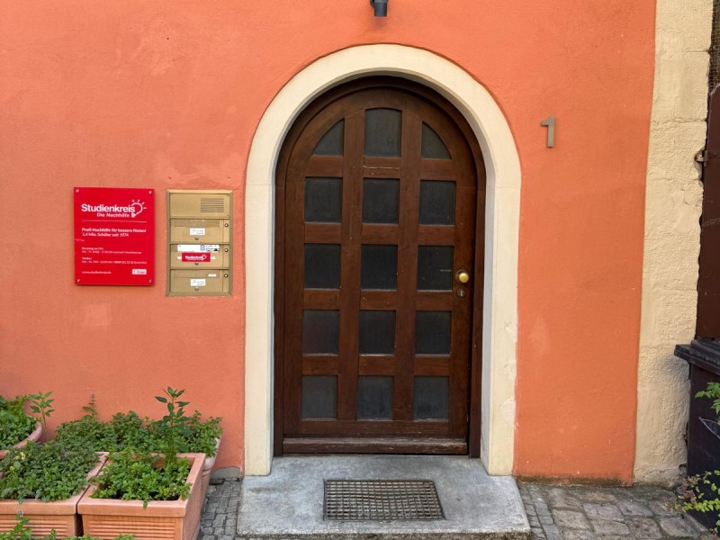 Eingangstüre Gebäude
