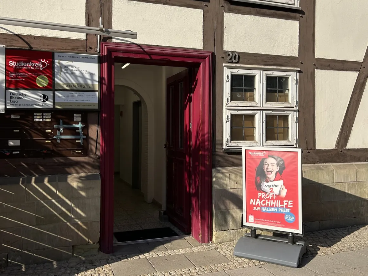 Eingang (Rückseite des Gebäudes)
