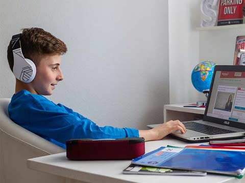 Digitales Lernen mit Laptop