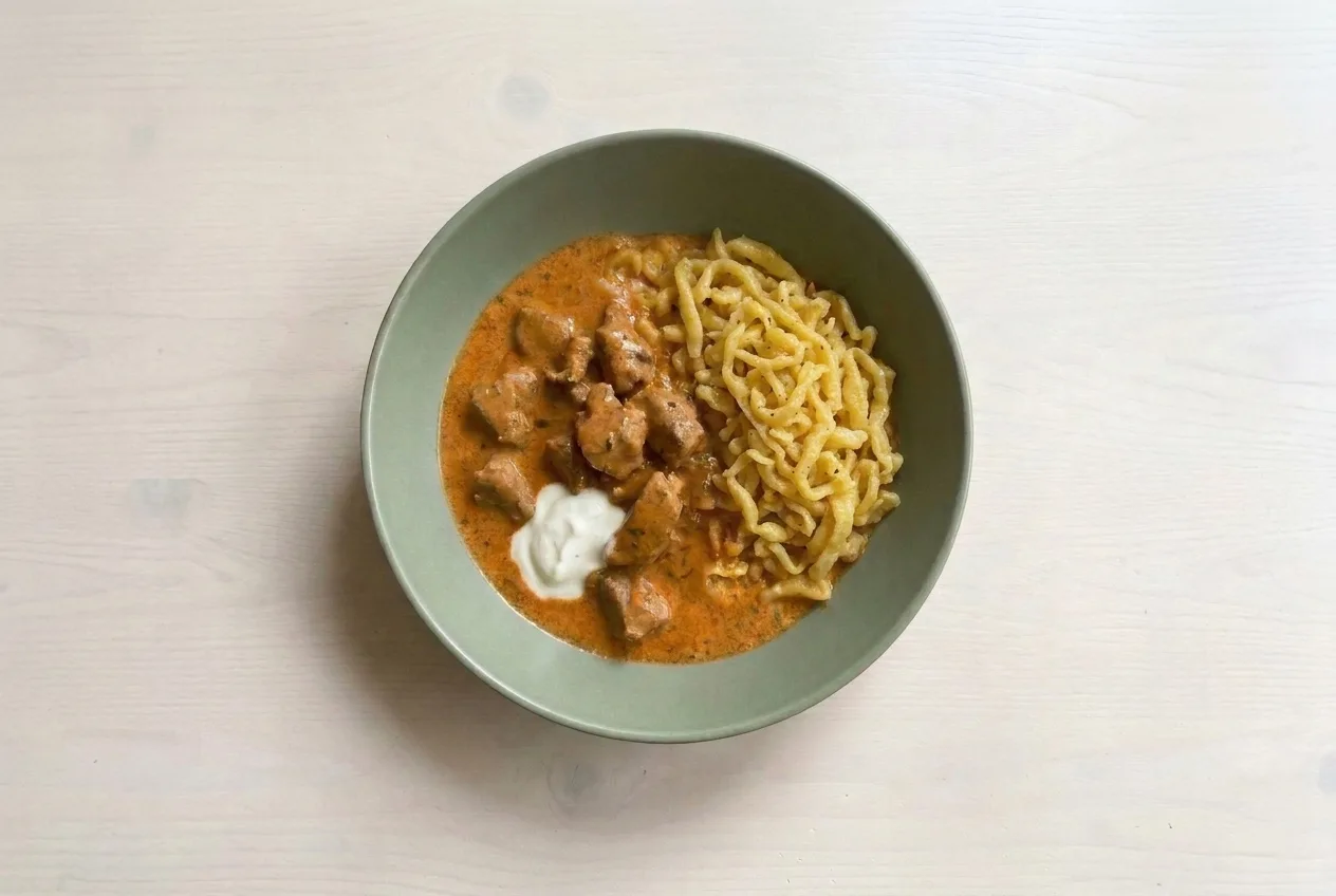 Chicken-Stroganoff mit Waldpilzen und Spätzle