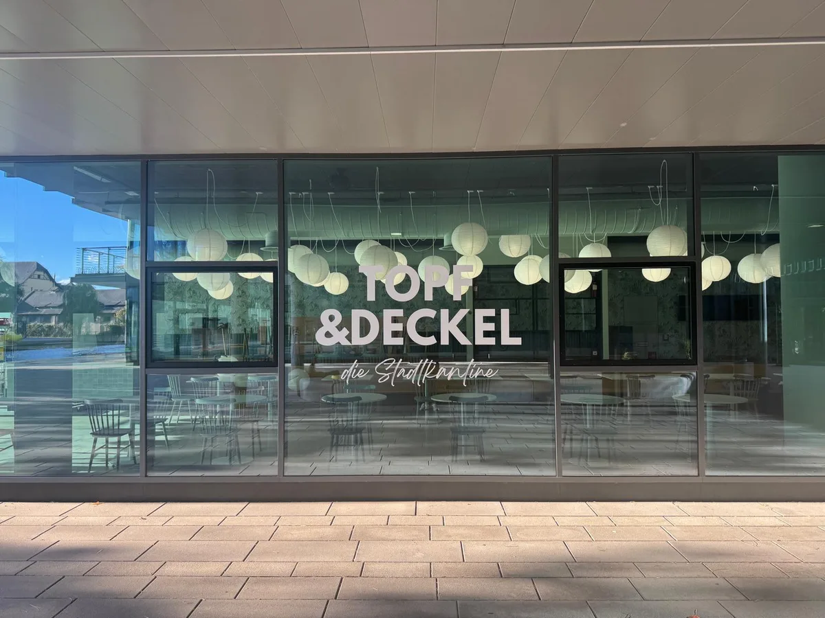 Topf & Deckel Vorgartenstraße, 1020 Wien – Eingang im BIZ ZWEI mit Schriftzug „die Stadtkantine"